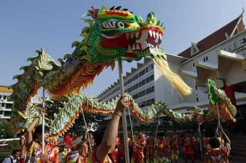 La sinistra "cancella" una domenica di carnevale per far spazio al Capodanno cinese: è polemica