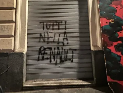"Tutti nella Renault". La scritta choc che inneggia alla morte di Moro