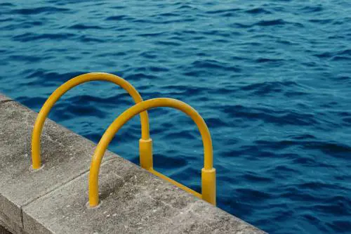 Perugia, violenza sessuale di gruppo in piscina: arrestato un 25enne