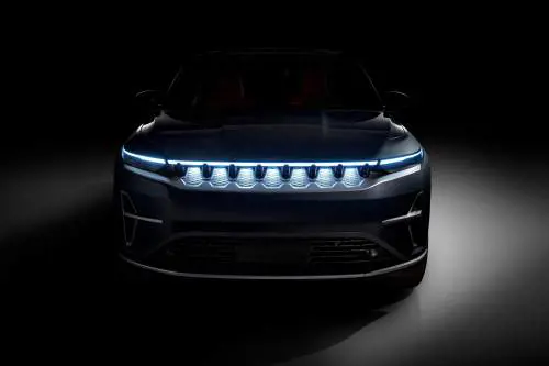 Jeep Wagoneer S, svelato il volto del nuovo SUV 