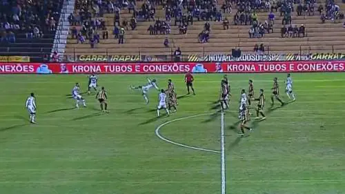 Questa rovesciata è davvero il gol più bello dell’anno? Il calcio ha un problema