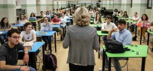 Scuola, aumenti ai prof: ogni mese 124 euro in più