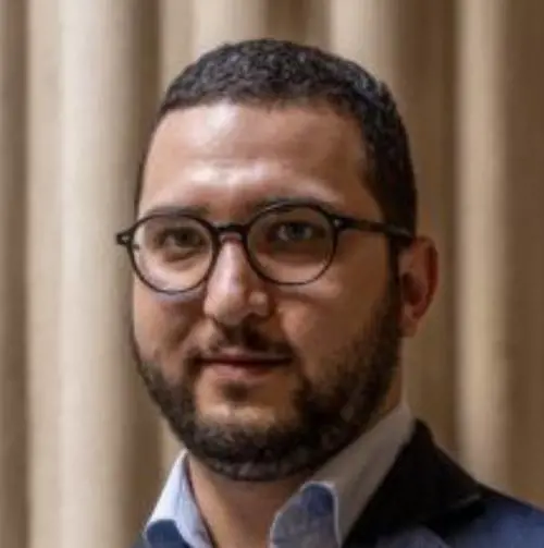 I due fidanzati nemici politici e l'addio (anti-patriarcato) di lui