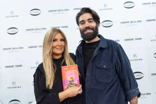 "Non se la sente". Ecco perché il fidanzato della Lucarelli non è tornato in tv