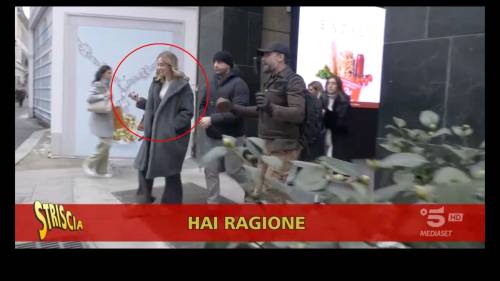 Chiara Ferragni, il video col Suv la imbarazza: pizzicata da Vittorio Brumotti