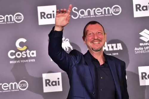 Il Festival di Sanremo tra feste folli e concerti: Fiorello re della notte