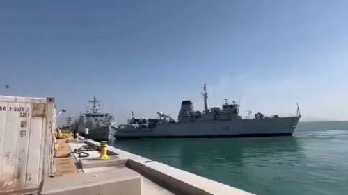 Scontro tra due navi da guerra, a rischio la missione inglese nel Mar Rosso | Il video