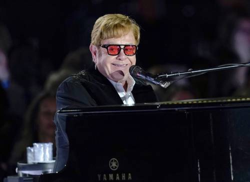 Elton John e la decisione sull'eredità: perché non lascerà nulla ai figli