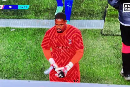 Udinese-Milan, partita sospesa (per cinque minuti). Cosa è successo