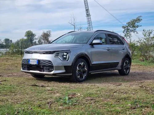 Kia Niro EV 2024: spaziosa, tecnologica ed efficiente con più di 400 km di autonomia