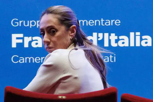 "Pensano di farci saltare il sistema nervoso, ma...". Arianna Meloni affonda la sinistra