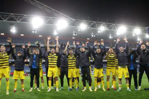 Serie B, il Parma vince e prova la fuga. Il Palermo vince col cuore nel recupero, folle pareggio fra Ascoli e Bari