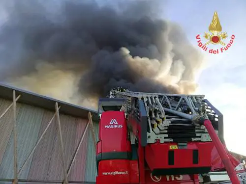 Cavenago, incendio nell’azienda Planet Farms