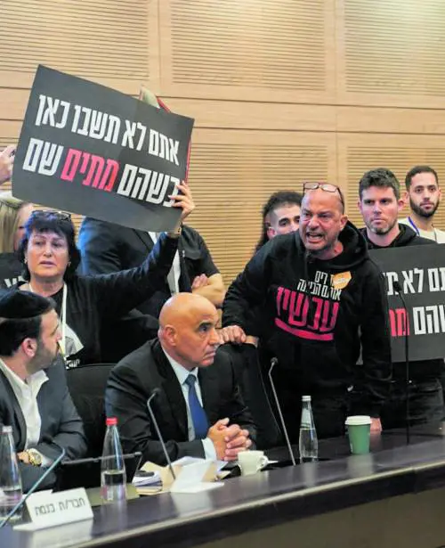 Ostaggi, blitz alla Knesset. Gelo di Bruxelles su Israele