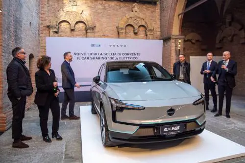 Volvo, accordo con Tper per il car sharing Corrente: 300 EX30 in condivisione
