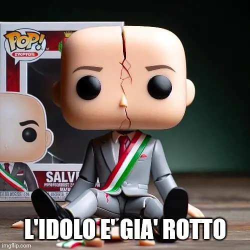 "Pupazzo" del sindaco con la testa rotta: l'attacco choc della coalizione grillina