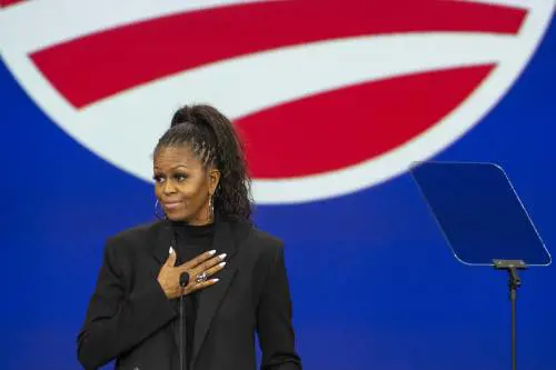 La mossa degli Obama: "Michelle sostituirà Biden. Sarà lei la candidata Dem"