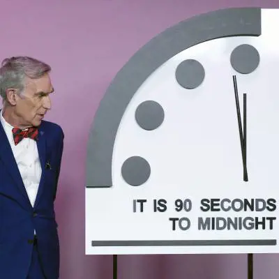 "89 secondi alla mezzanotte". L'Orologio dell'Apocalisse vicino all'ora X