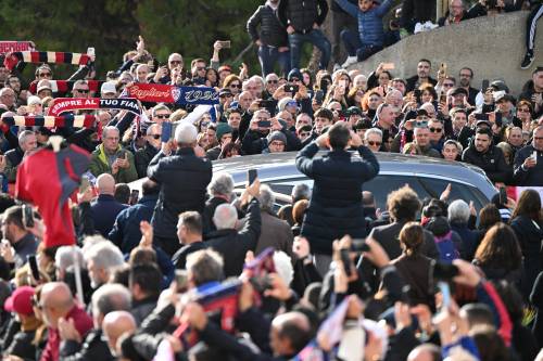 L'ultimo saluto a Gigi Riva: le immagini dei funerali solenni della leggenda del Cagliari e del calcio italiano
