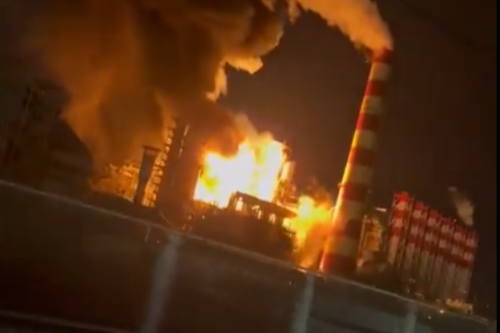 Il raid coi droni e la raffineria in fiamme: il blitz di Kiev in territorio russo