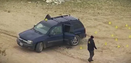 Sei corpi (carbonizzati) dentro a un suv: il giallo nel deserto