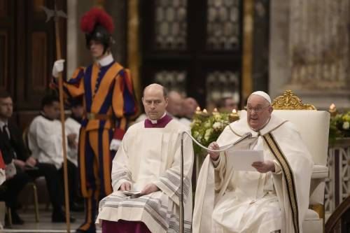 "Le urla e poi la contestazione", fermati i Vespri celebrati dal Papa da due animaliste della Peta