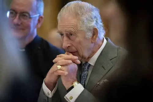 L'annuncio di Buckingham Palace: "Re Carlo ha un cancro"