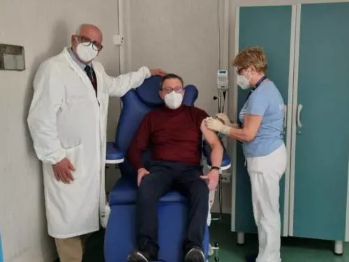 Un vaccino contro il cancro. La prima dose a Napoli: ecco come funziona