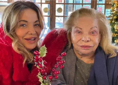 "Mi mancherà tutto di te, buon vento". Morta la madre di Simona Izzo