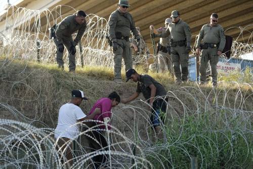 Raffica di arresti, confine fuori controllo: cosa succede tra Usa e Messico