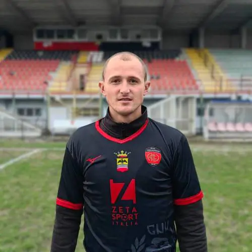 Il monitoraggio, la sfida, lo stupro: così il calciatore cercava le sue vittime