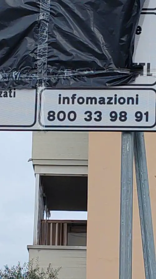 Uno dei cartelli stradali contenenti il refuso
