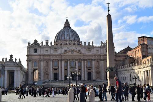 Paura in piazza San Pietro: armato di coltello cerca di entrare prima dell'Angelus