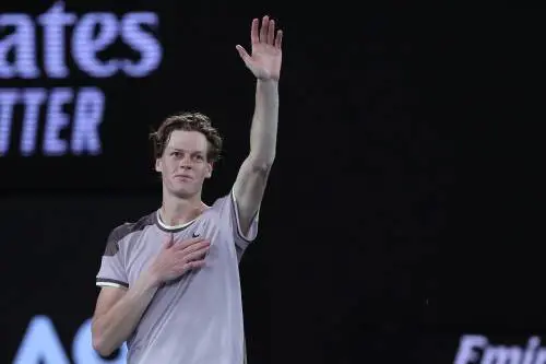 Eroi di due mondi diversi. Adriano, l'artista geniale. Jannik, il professionista con la testa oltre il talento