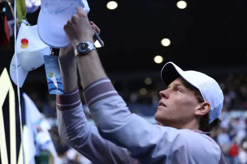 Quanto ha guadagnato Sinner con la vittoria dell'Australian Open (e quanto potrebbe guadagnare in futuro)