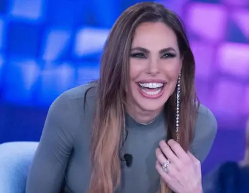 “Francesco Totti che legge un libro...”. Ilary Blasi e la frecciata all'ex marito