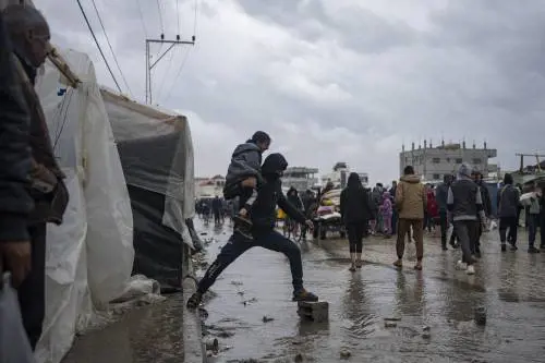 Il prezzo della fuga da Gaza: ecco chi gestisce il traffico