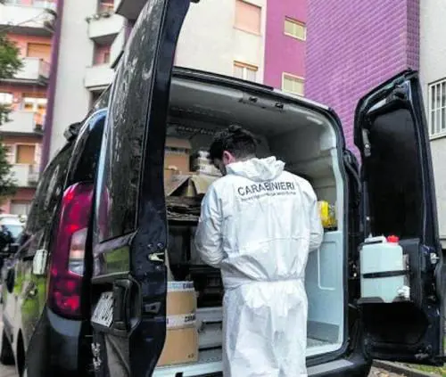 Andrea ucciso a coltellate. L'ipotesi delitto passionale e il giallo dell'arma sparita