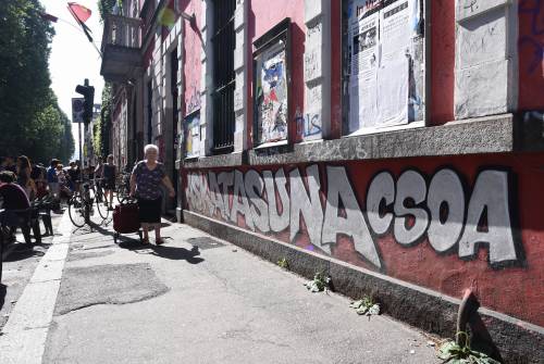 "È un bene comune". A Torino la giunta rossa legalizza il centro sociale Askatasuna