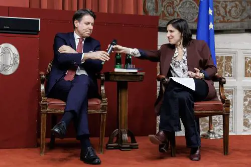 Il "campo larghissimo" fa flop alla prima uscita. La grande riscossa si schianta in Abruzzo