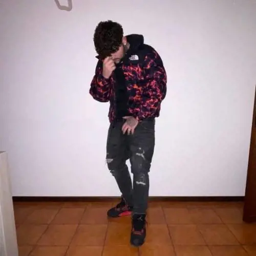 "Surfa" sul tetto dell'auto e viene travolto: così la bravata ha ucciso il 18enne
