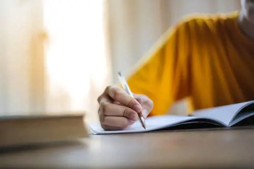 Scrivere a mano fa bene al cervello. Lo dice la scienza