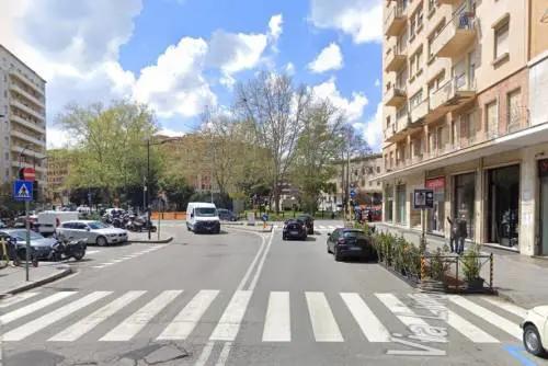 Roma, travolti e investiti dalla Smart: gravi nonno e nipotino