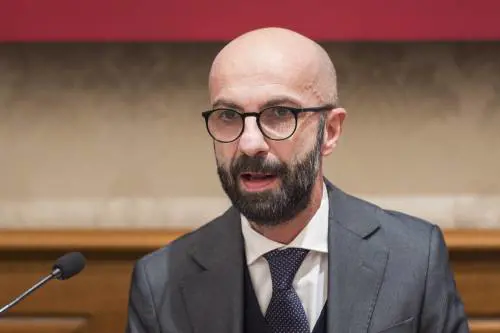 "Pronto il ricorso in Europa". E lei: "Ho solo un'ora d'aria"
