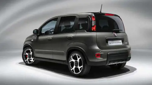 La Fiat Panda si divide in due: aggiornamento per la termica e debutto per l’elettrica