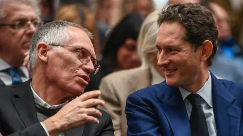Stellantis getta la maschera e ricatta l'Italia: "Fabbriche a rischio"