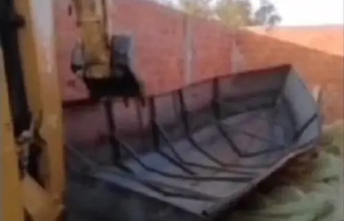 Migranti, pugno duro di Tunisi contro i trafficanti: blitz in un'officina di barchini