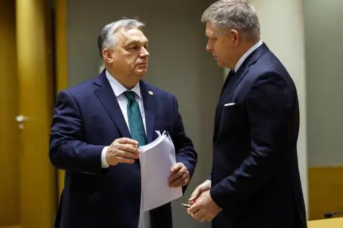 Piegati i veti di Orbán: 50 miliardi per Kiev