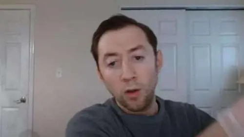 Decapita il padre e mostra la testa su YouTube: "È all'inferno"