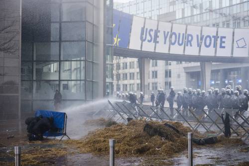 Rivolta dei trattori, assedio a Bruxelles